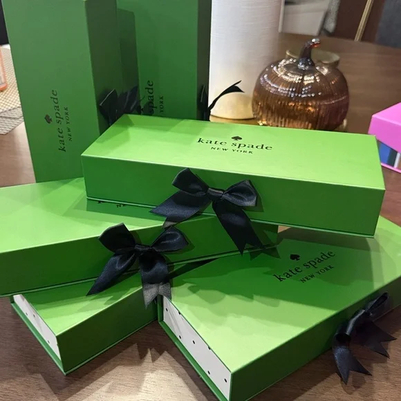 lNWT! ♠️ kate spade 3-pair gift set cozy low socks. Limited edition KS gift box! - Picture 6 of 15